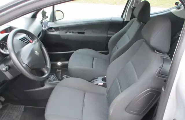 PEUGEOT 207 
