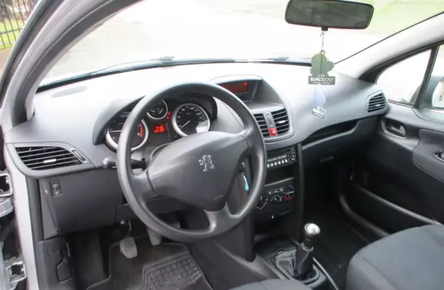 PEUGEOT 207 