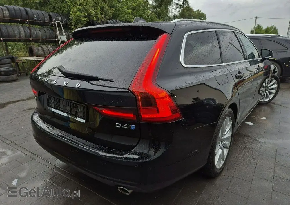 VOLVO V90 D4 AWD Geartronic Momentum Pro