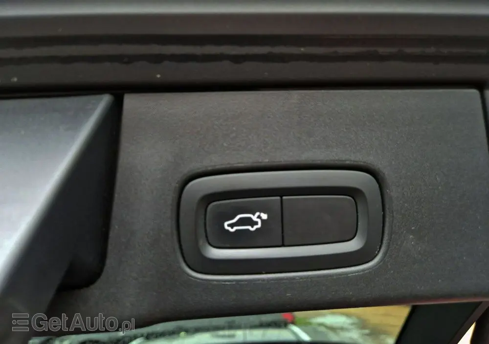 VOLVO V90 D4 AWD Geartronic Momentum Pro