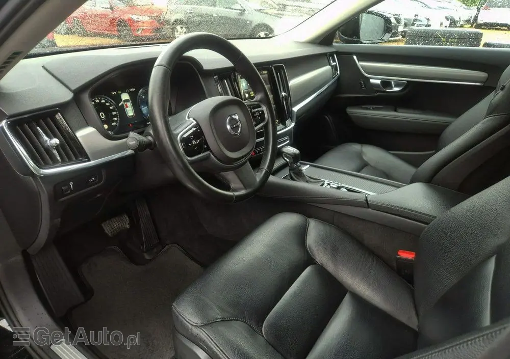 VOLVO V90 D4 AWD Geartronic Momentum Pro