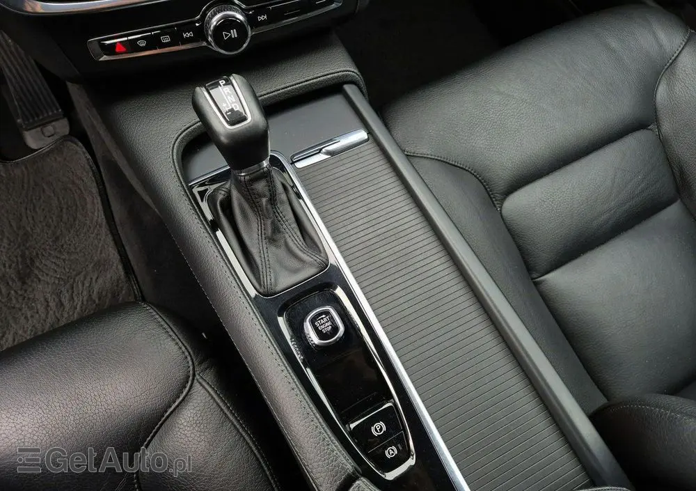 VOLVO V90 D4 AWD Geartronic Momentum Pro