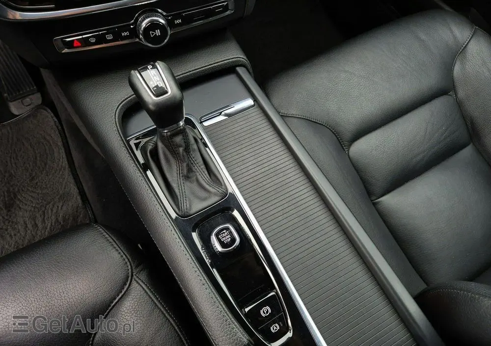 VOLVO V90 D4 AWD Geartronic Momentum Pro