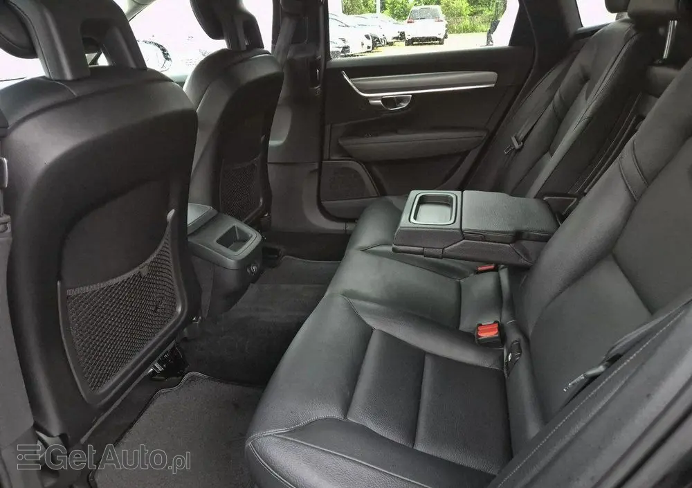 VOLVO V90 D4 AWD Geartronic Momentum Pro