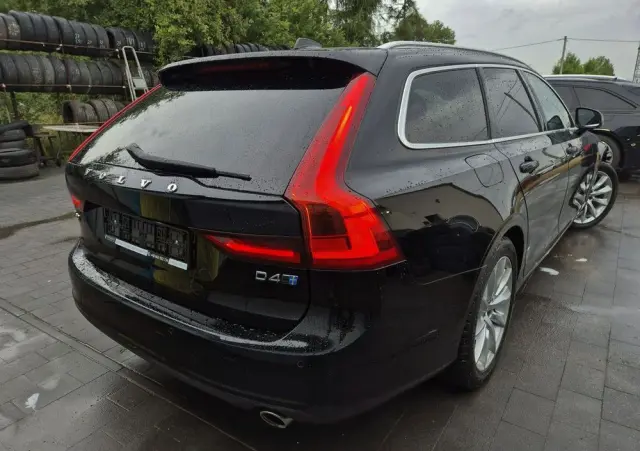 VOLVO V90 D4 AWD Geartronic Momentum Pro