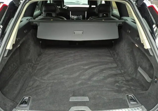 VOLVO V90 D4 AWD Geartronic Momentum Pro