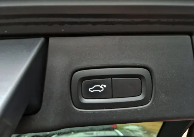 VOLVO V90 D4 AWD Geartronic Momentum Pro