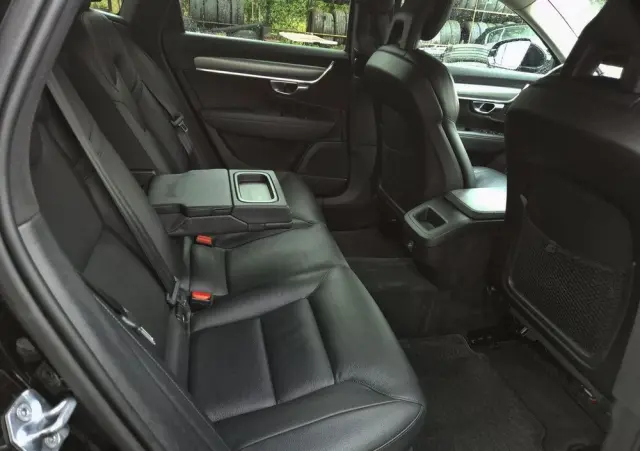 VOLVO V90 D4 AWD Geartronic Momentum Pro