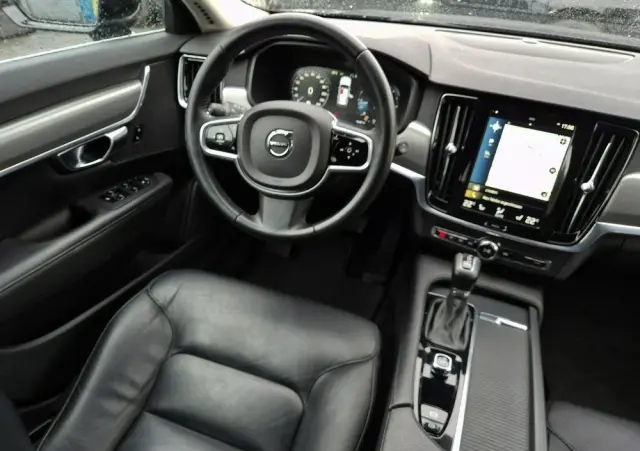 VOLVO V90 D4 AWD Geartronic Momentum Pro