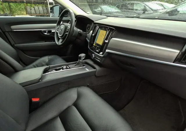 VOLVO V90 D4 AWD Geartronic Momentum Pro