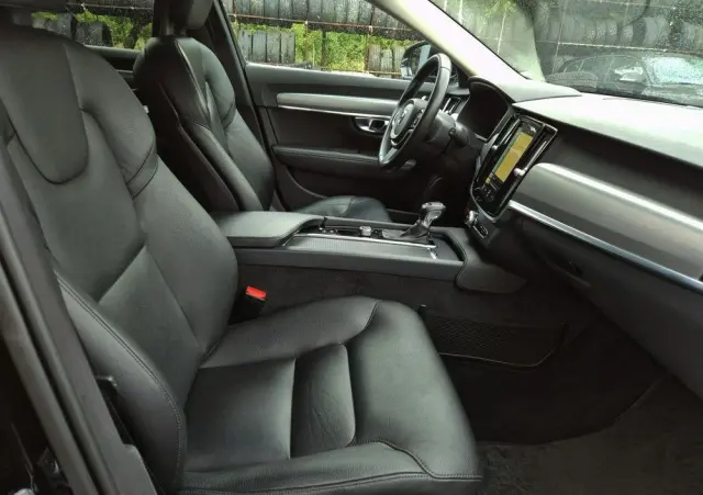 VOLVO V90 D4 AWD Geartronic Momentum Pro