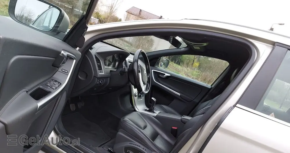 VOLVO XC 60 D4 Drive-E Summum