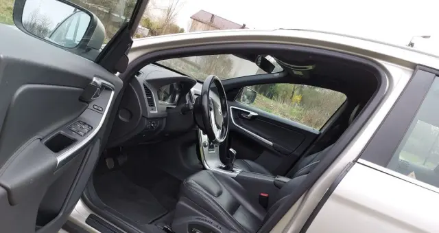 VOLVO XC 60 D4 Drive-E Summum