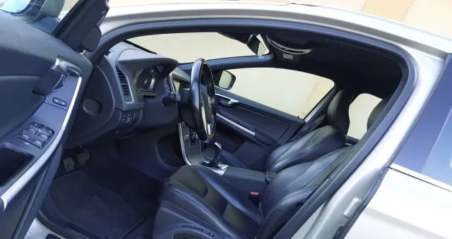 VOLVO XC 60 D4 Drive-E Summum