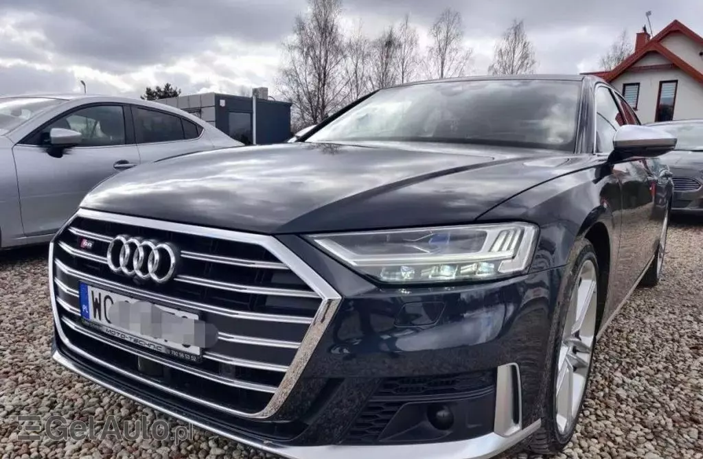AUDI S8 