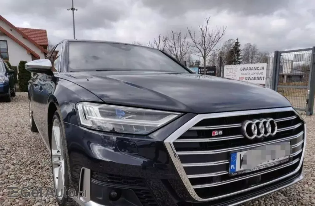 AUDI S8 