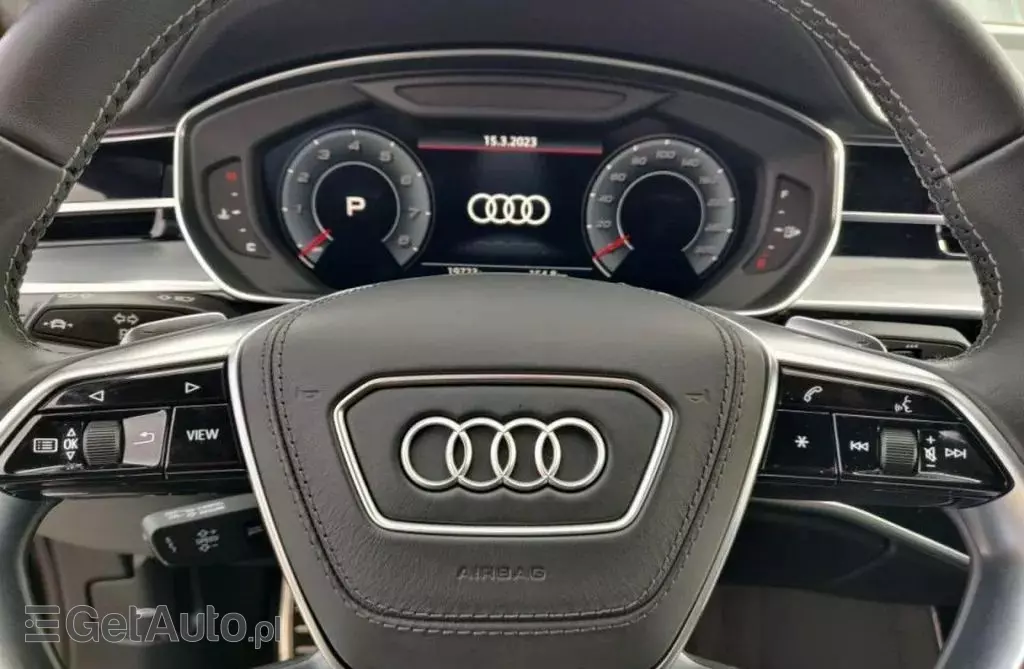 AUDI S8 