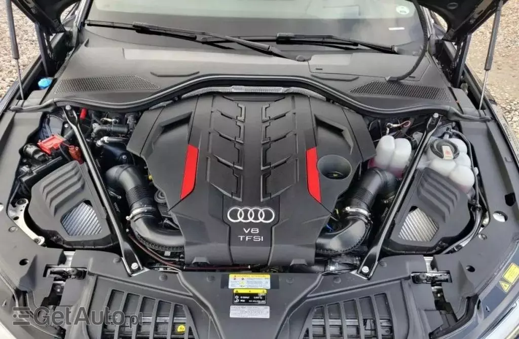 AUDI S8 