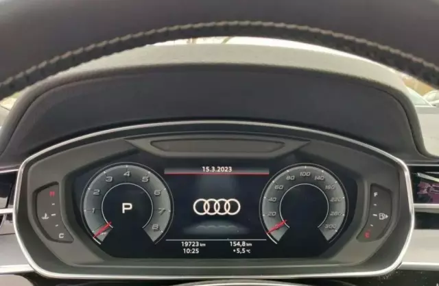 AUDI S8 