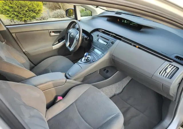 TOYOTA Prius (Hybrid) Comfort