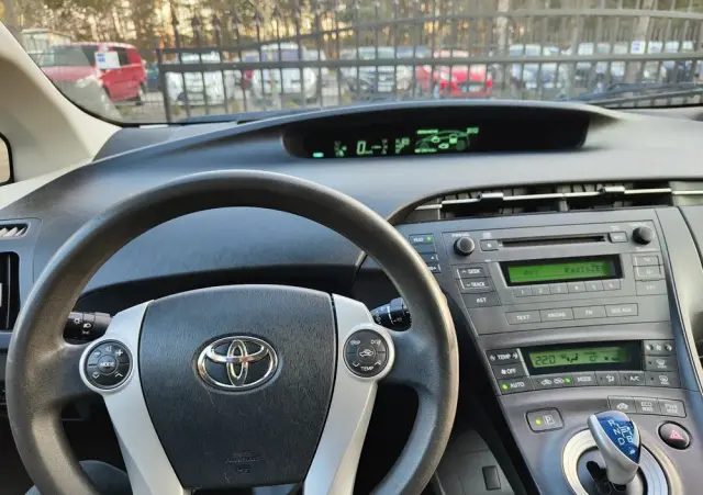 TOYOTA Prius (Hybrid) Comfort