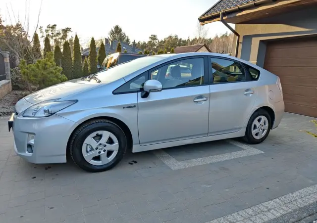 TOYOTA Prius (Hybrid) Comfort