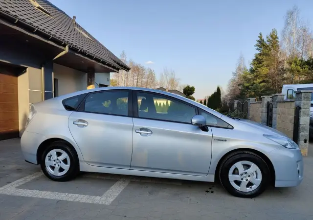 TOYOTA Prius (Hybrid) Comfort