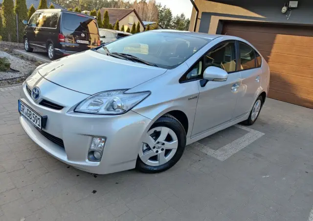 TOYOTA Prius (Hybrid) Comfort