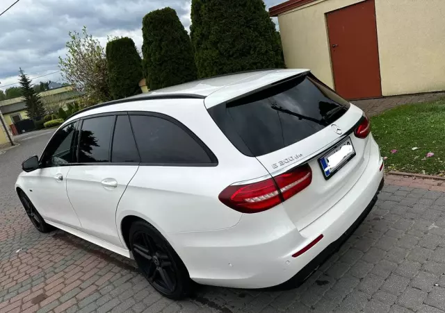 MERCEDES-BENZ Klasa E 300 de AMG/Avantgarde