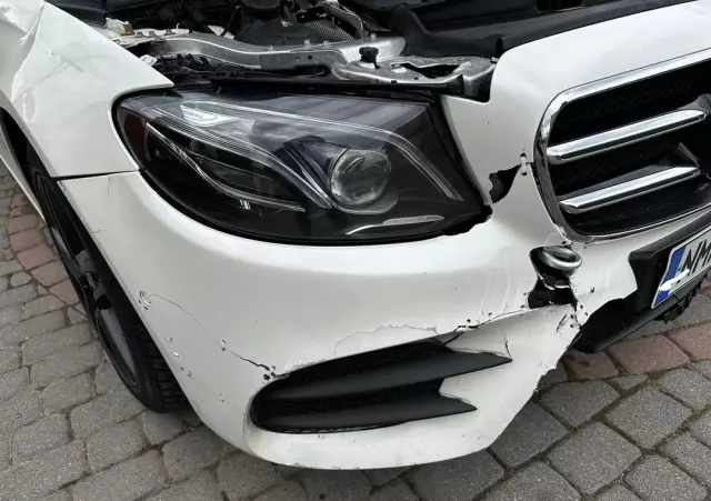 MERCEDES-BENZ Klasa E 300 de AMG/Avantgarde