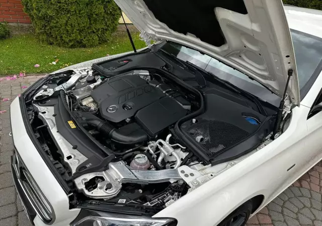 MERCEDES-BENZ Klasa E 300 de AMG/Avantgarde