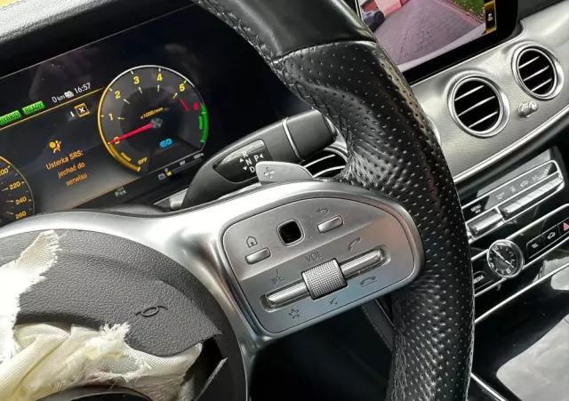 MERCEDES-BENZ Klasa E 300 de AMG/Avantgarde