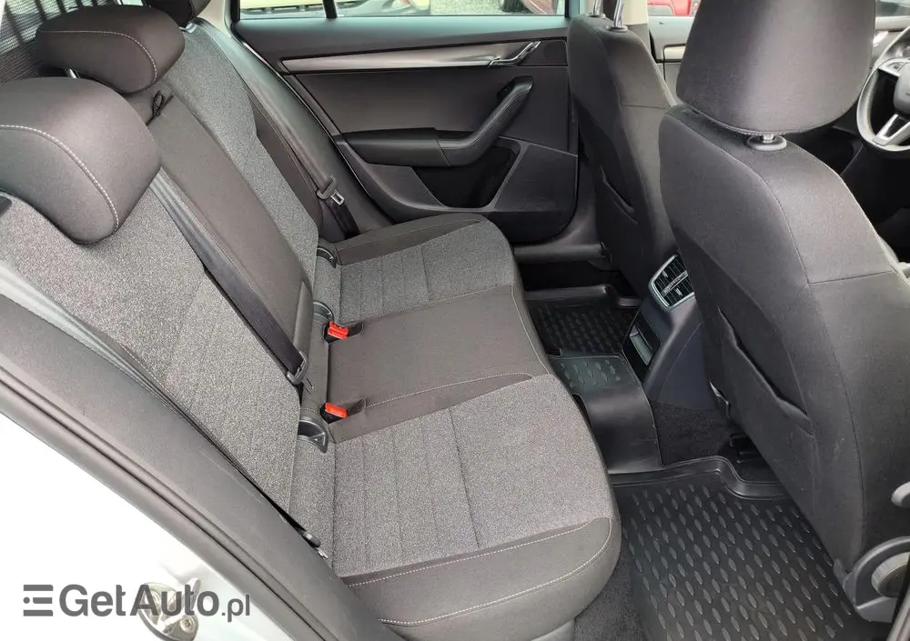 SKODA Octavia 1.6 TDI DSG Soleil