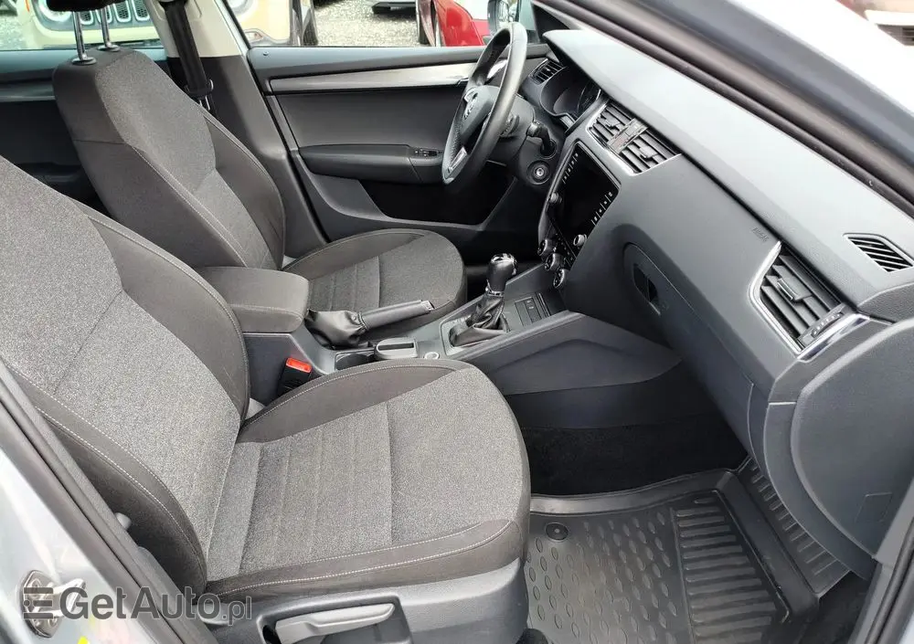 SKODA Octavia 1.6 TDI DSG Soleil