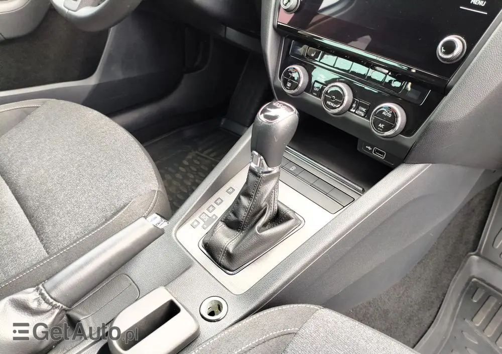 SKODA Octavia 1.6 TDI DSG Soleil