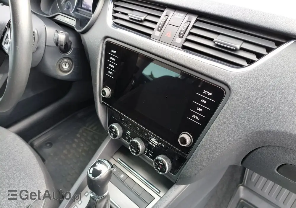 SKODA Octavia 1.6 TDI DSG Soleil