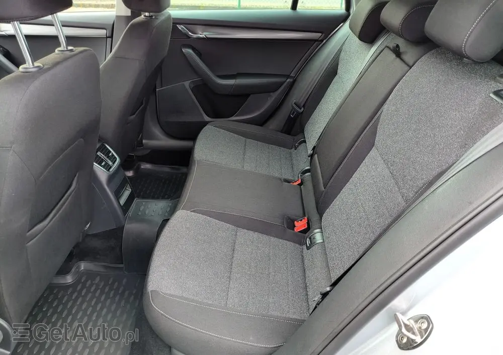 SKODA Octavia 1.6 TDI DSG Soleil