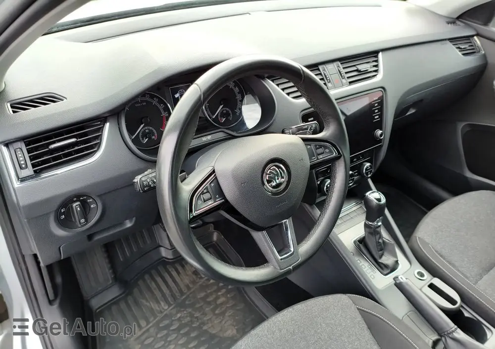 SKODA Octavia 1.6 TDI DSG Soleil