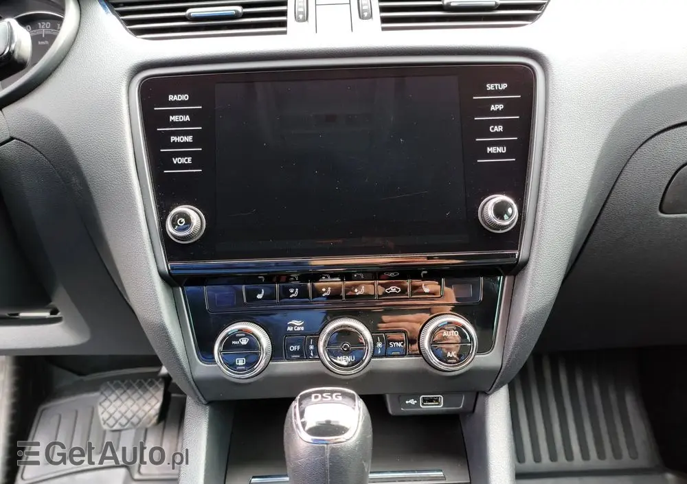 SKODA Octavia 1.6 TDI DSG Soleil