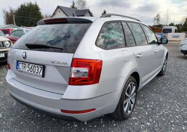 SKODA Octavia 1.6 TDI DSG Soleil
