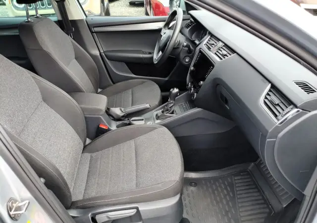 SKODA Octavia 1.6 TDI DSG Soleil