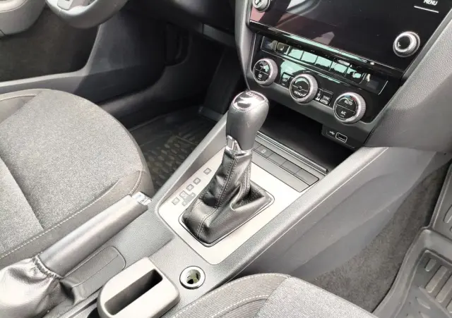 SKODA Octavia 1.6 TDI DSG Soleil