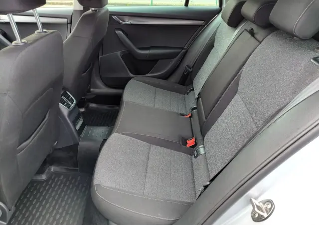 SKODA Octavia 1.6 TDI DSG Soleil