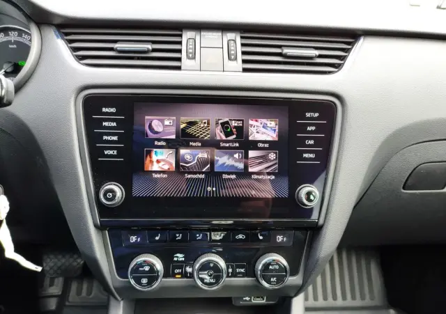 SKODA Octavia 1.6 TDI DSG Soleil