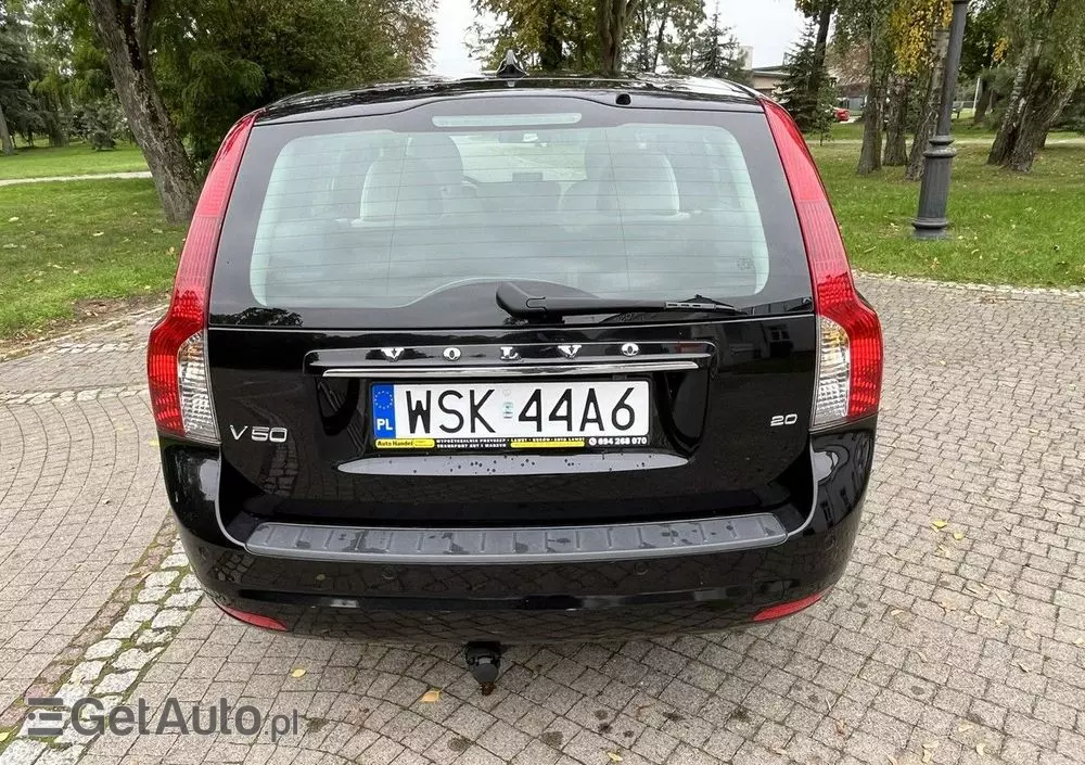 VOLVO V50 
