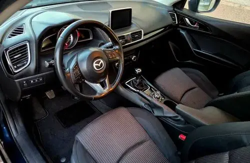 MAZDA 3 