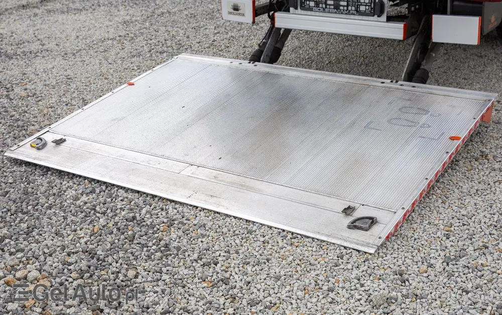 IVECO Daily 35C16 2.3 KONTENER + WINDA dHollandia 750kg koła bliźniaki 