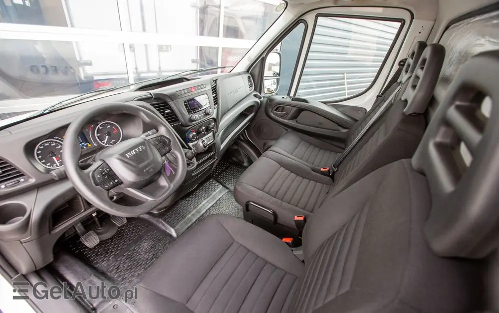 IVECO Daily 35C16 2.3 KONTENER + WINDA dHollandia 750kg koła bliźniaki 