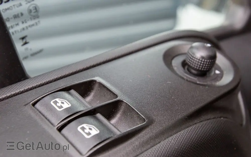 IVECO Daily 35C16 2.3 KONTENER + WINDA dHollandia 750kg koła bliźniaki 