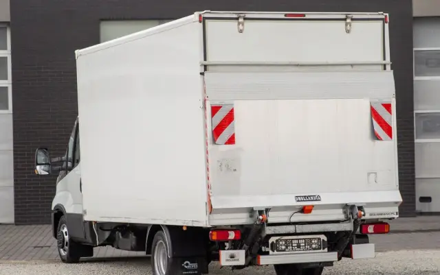 IVECO Daily 35C16 2.3 KONTENER + WINDA dHollandia 750kg koła bliźniaki 